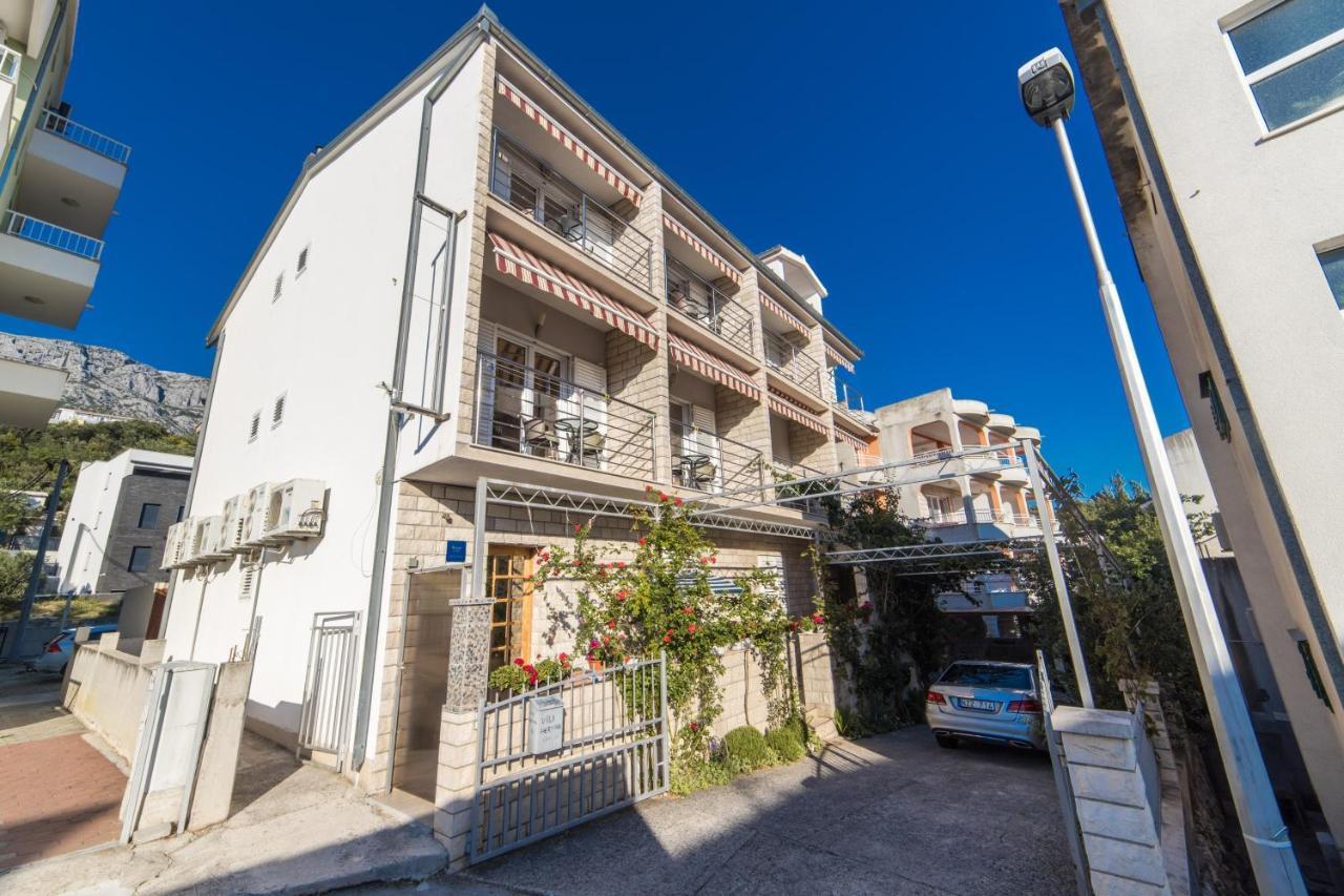 Apartments Hermina Tucepi Bagian luar foto